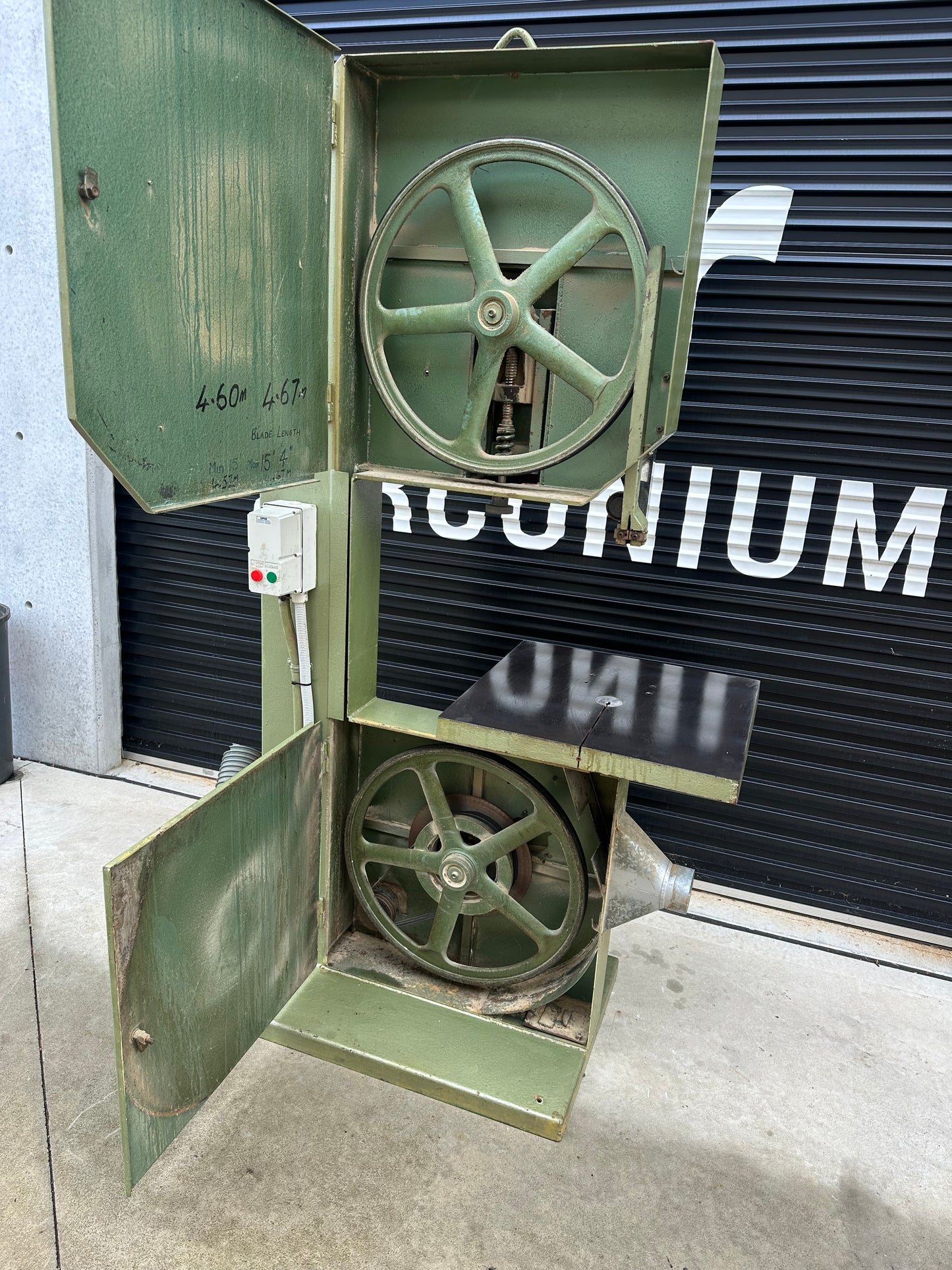 Used Large Vertical Wood Bandsaw