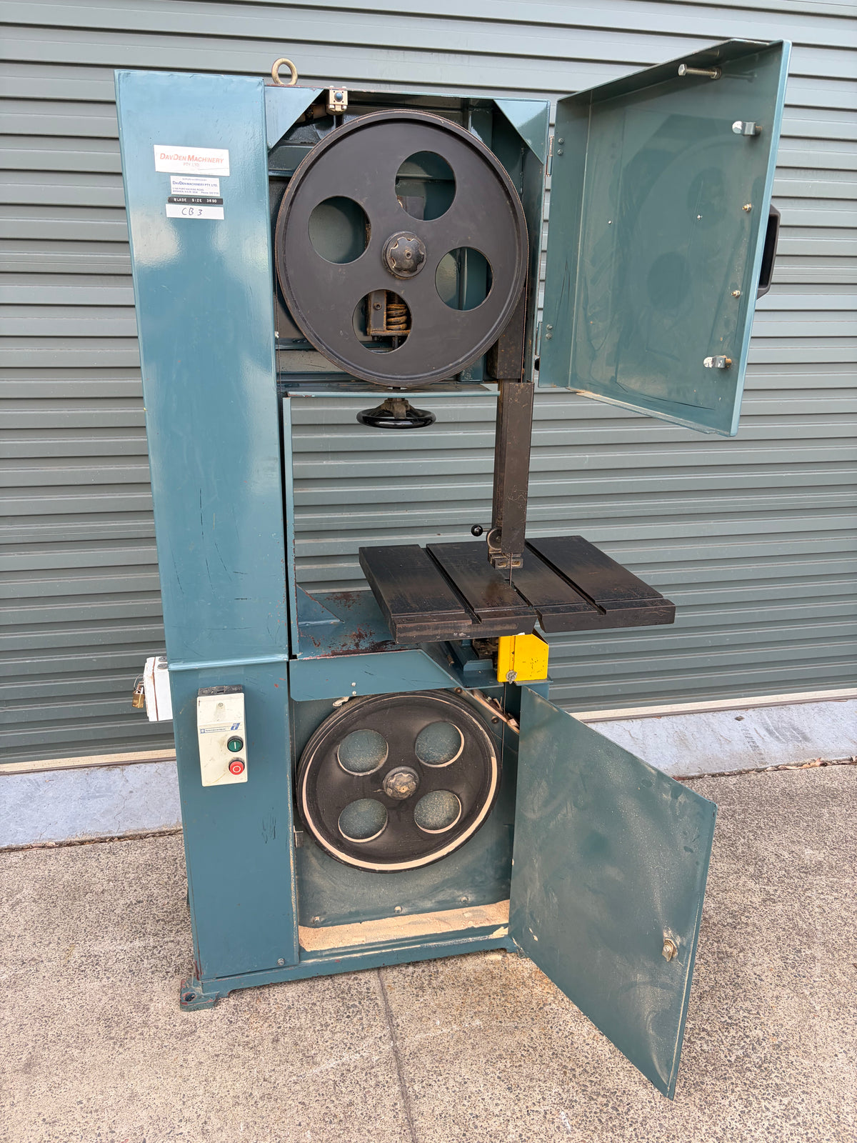 Used Davden Vertical Bandsaw