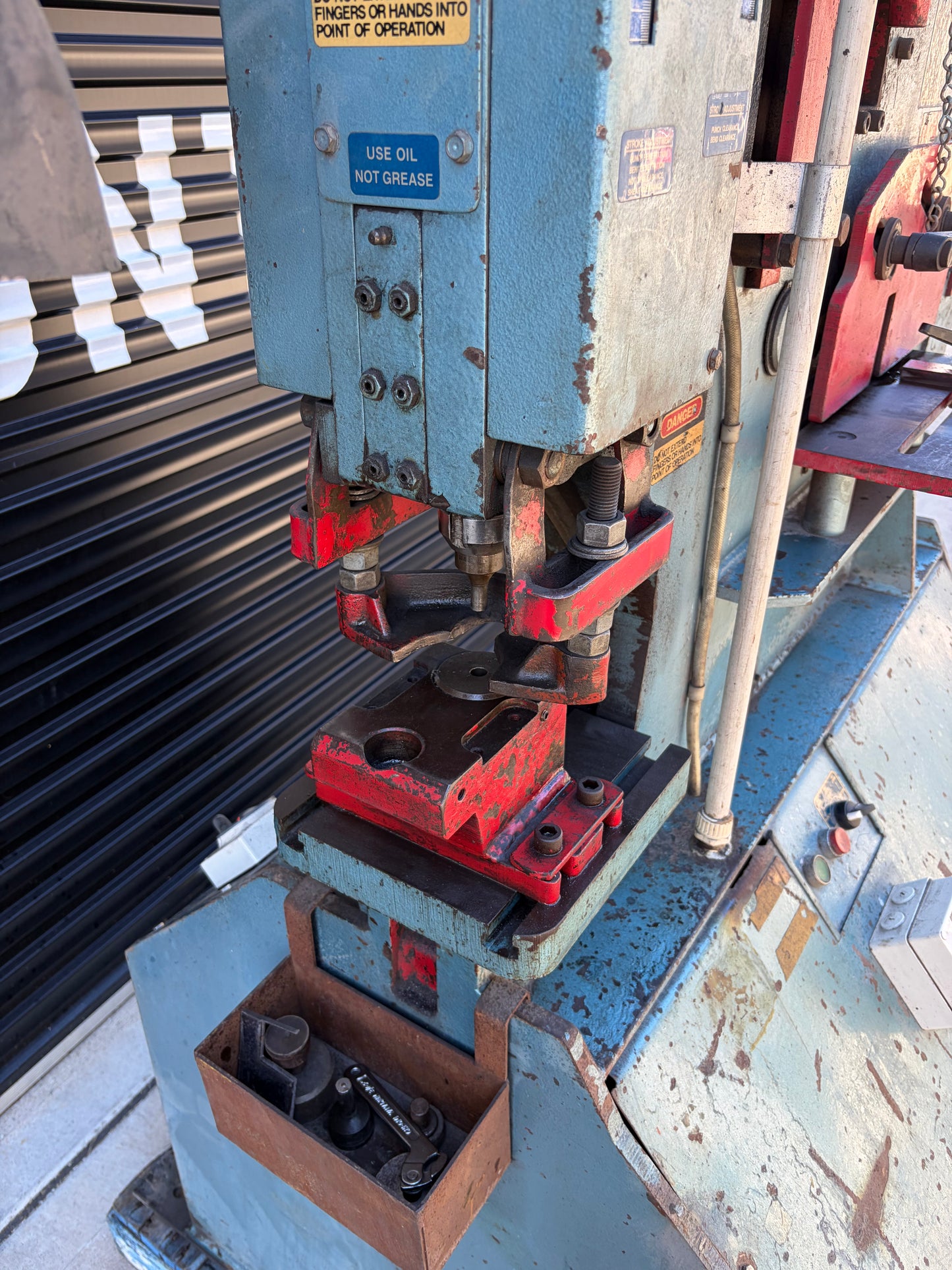 Used Kingsland 35XA Hydraulic Punch and Shear