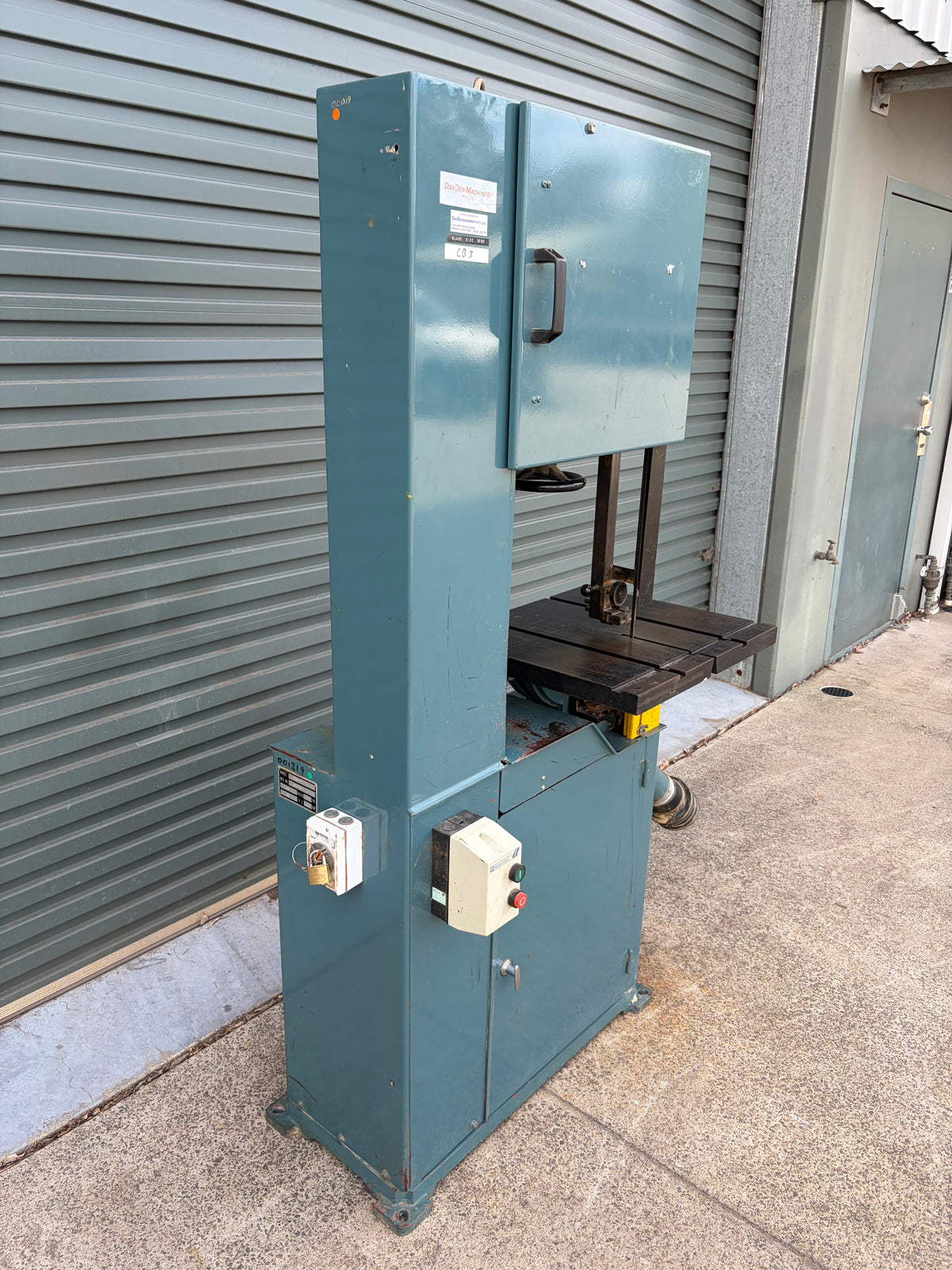 Used Davden Vertical Bandsaw