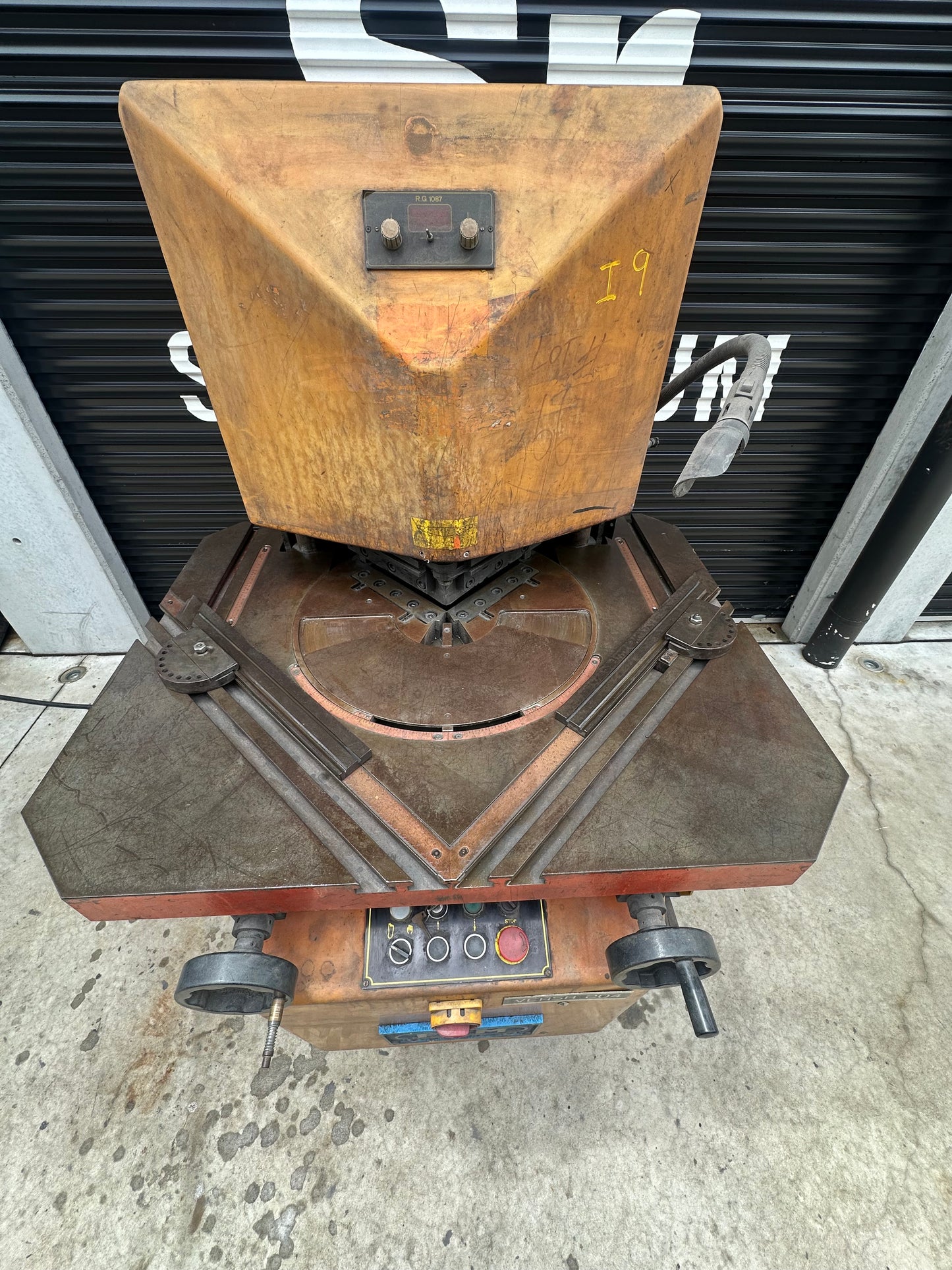 Used VERSA 204 Hydraulic Corner Notcher