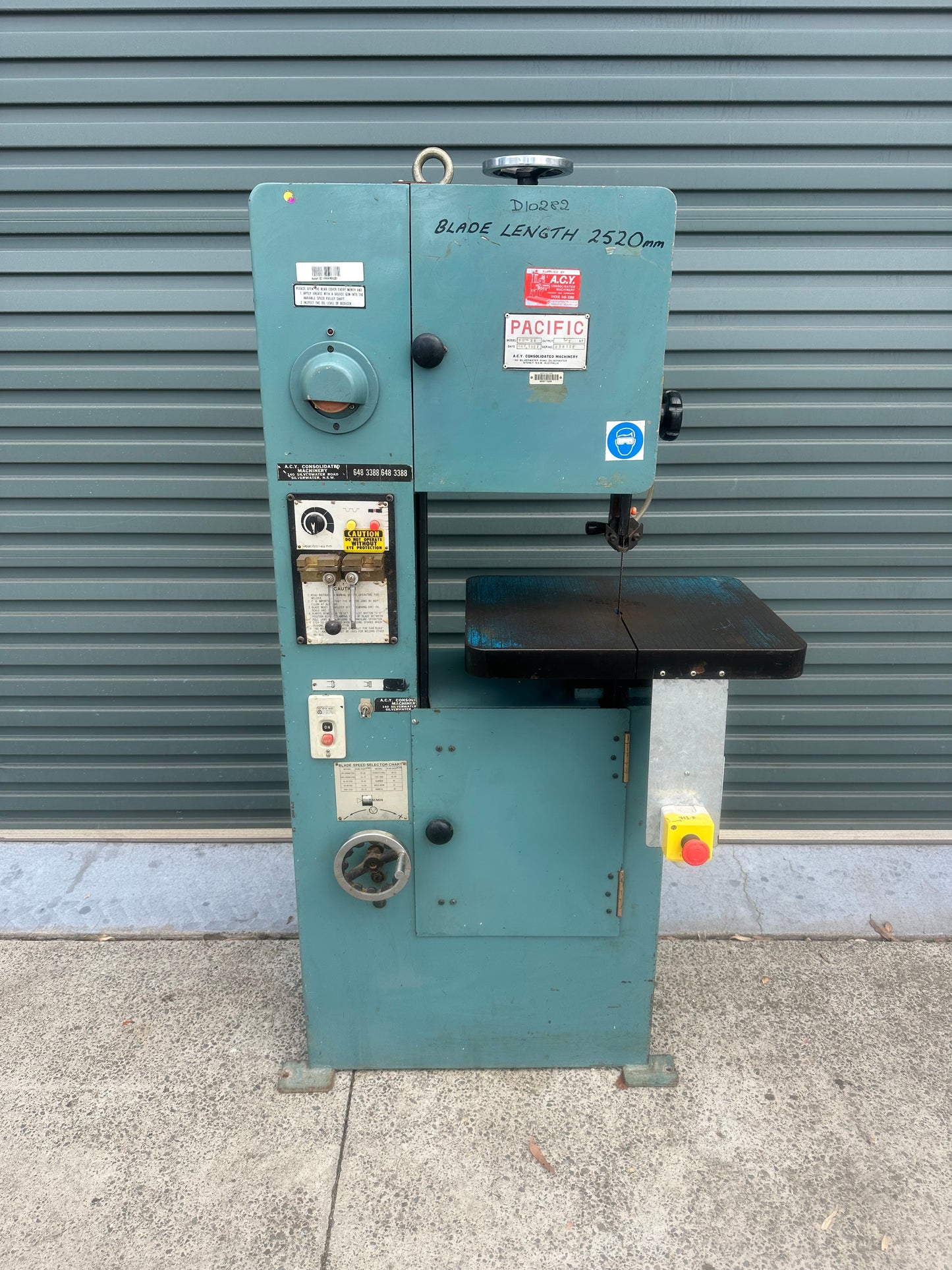 Used Pacific KB-30 Vertical Bandsaw