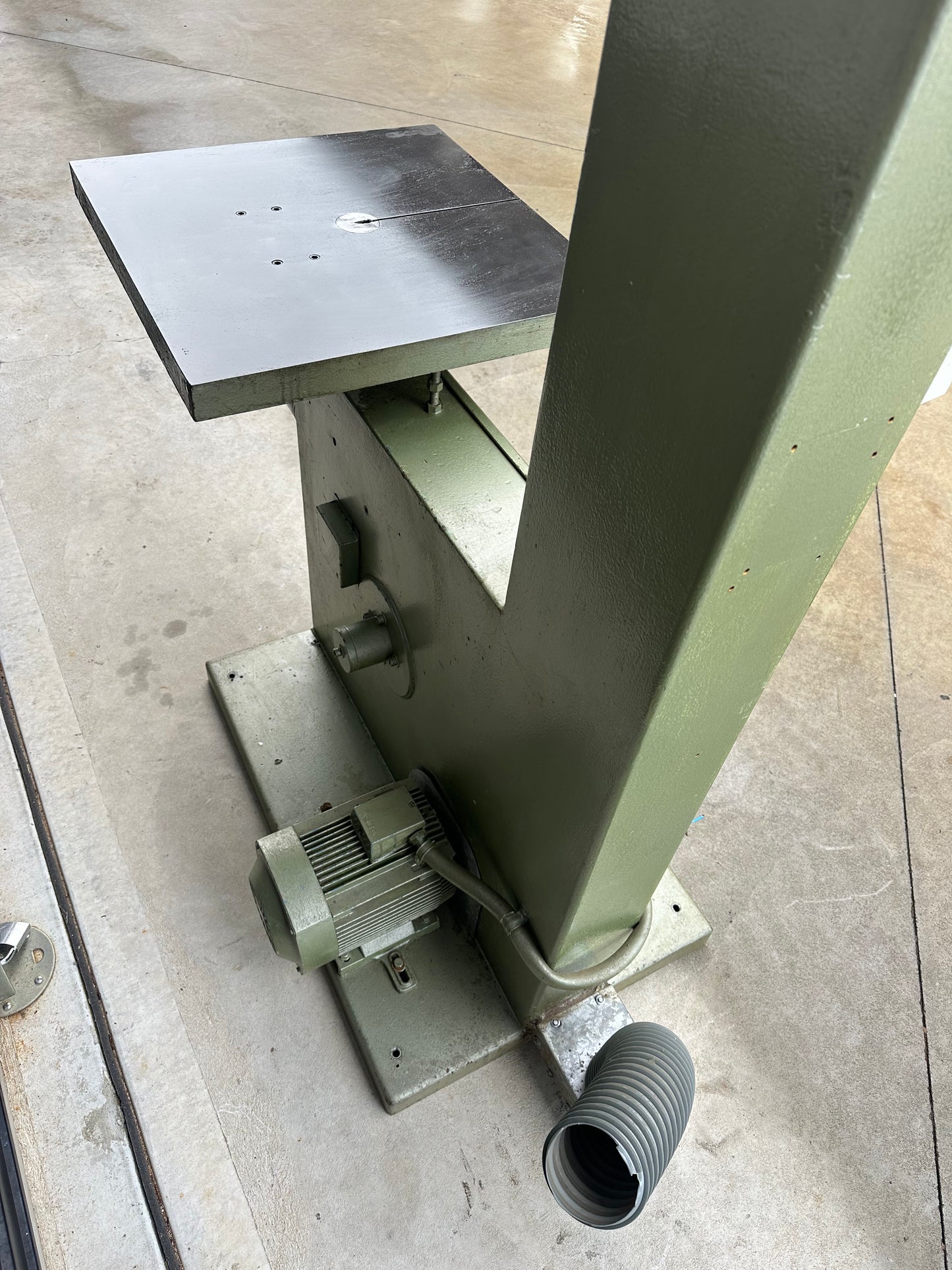 Used Large Vertical Wood Bandsaw