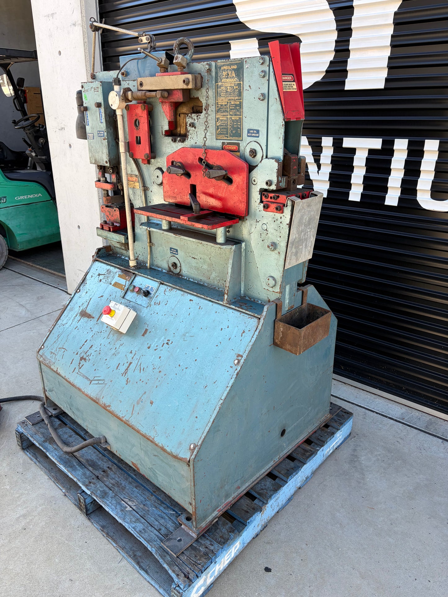 Used Kingsland 35XA Hydraulic Punch and Shear