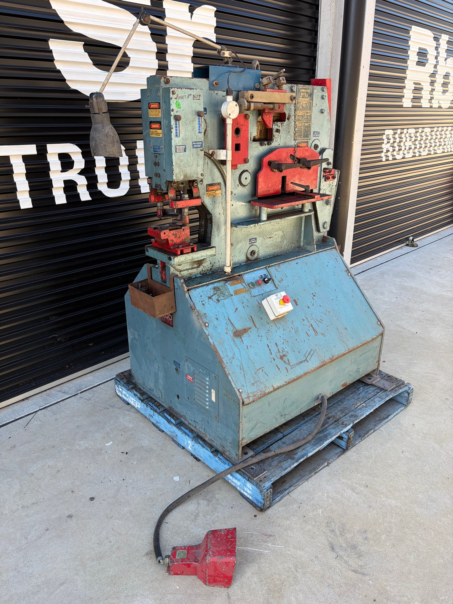 Used Kingsland 35XA Hydraulic Punch and Shear