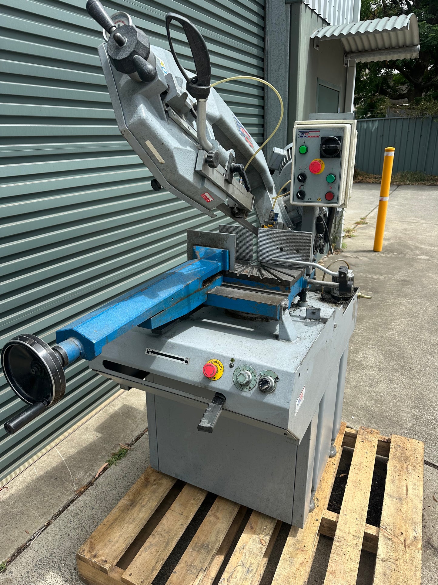 Used HAFCO EB-320DS Swivel Head Bandsaw