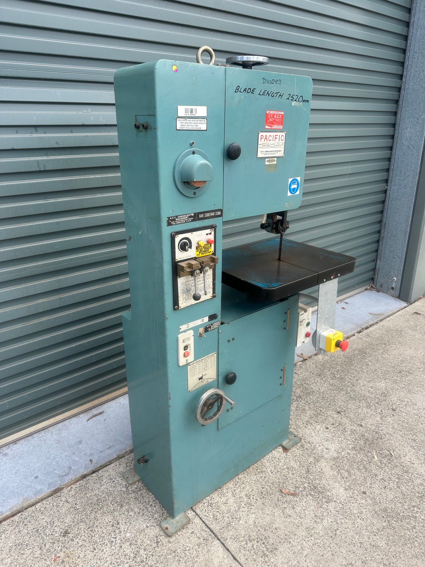 Used Pacific KB-30 Vertical Bandsaw