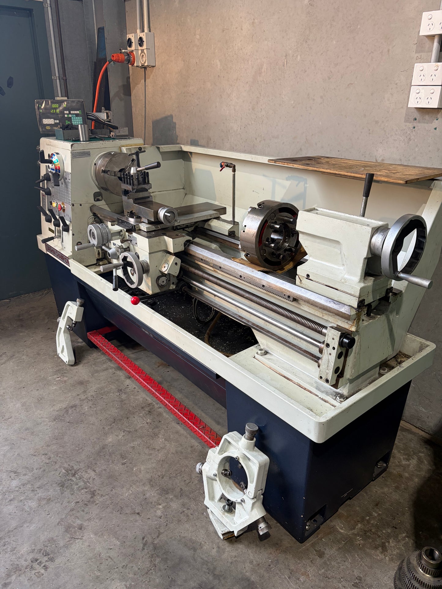 Used Dashin Champion 1550 Centre Lathe