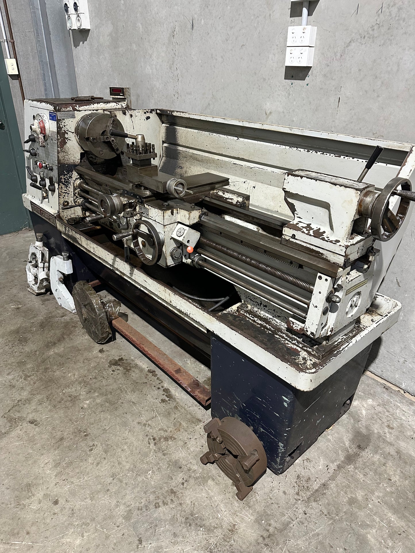 Used Dashin Champion 1550 Centre Lathe
