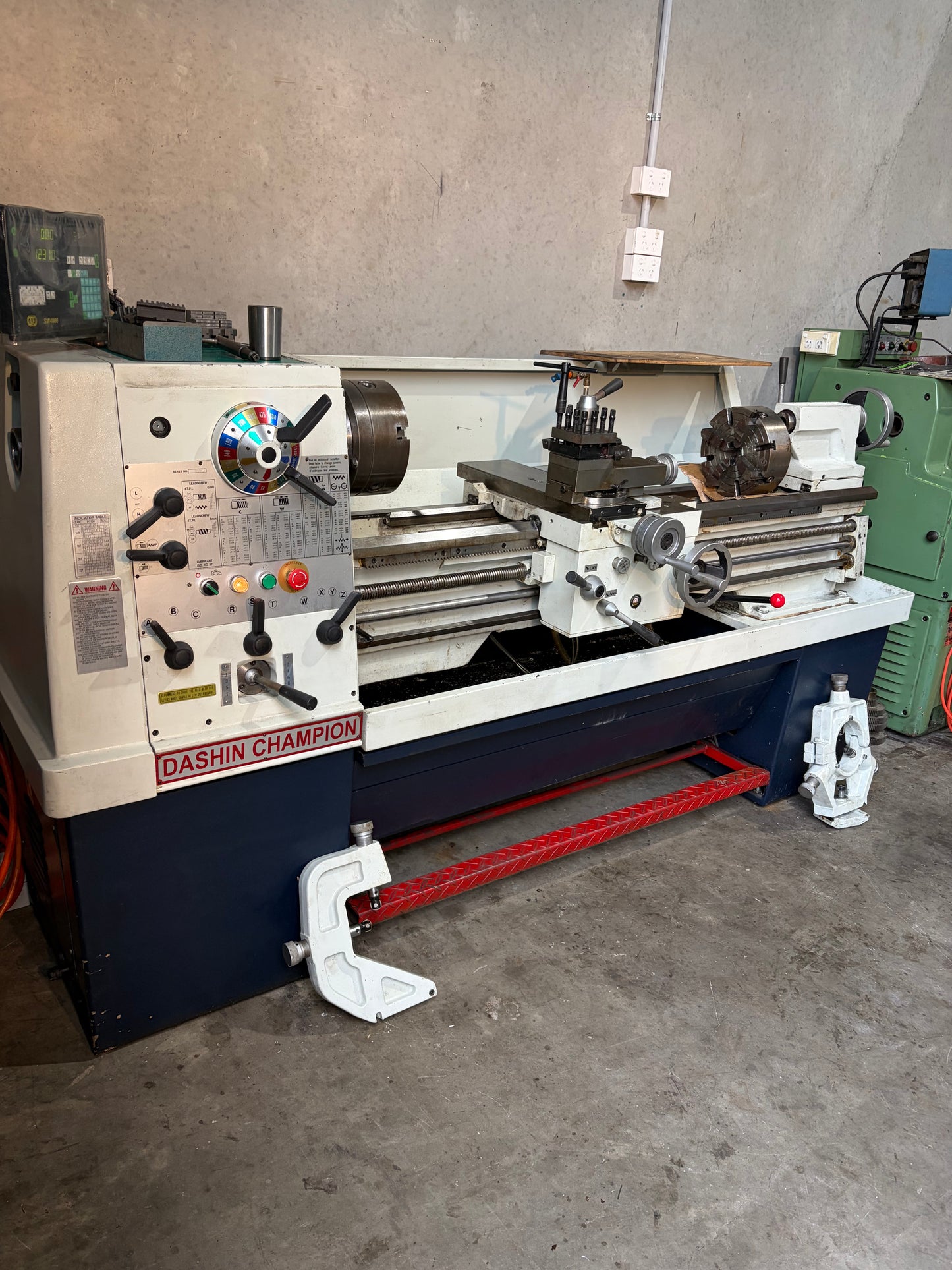 Used Dashin Champion 1550 Centre Lathe
